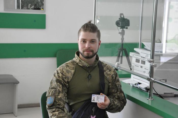 Учасник бойових дій Яромир Сливка отримав посвідчення водія