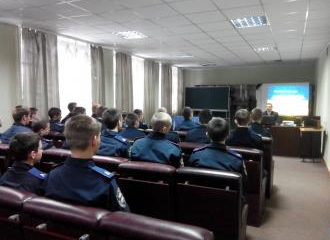 Викладач університету прочитав лекцію для ліцеїстів