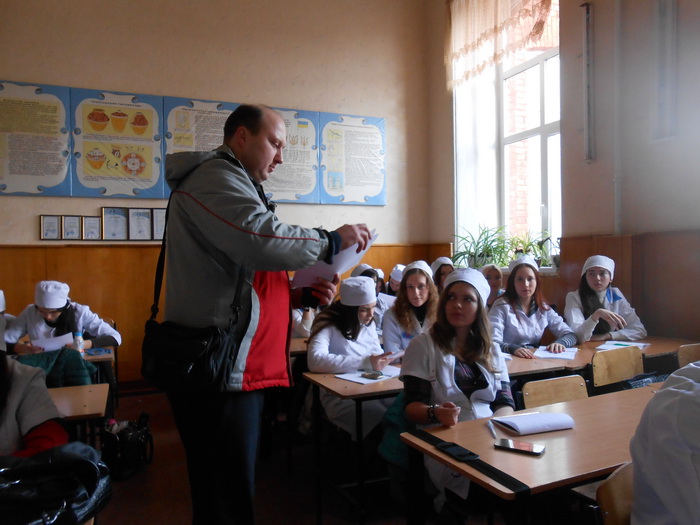 Навчально-науковий інститут заочного та дистанційного навчання продовжує проводити профорієнтаційні заходи