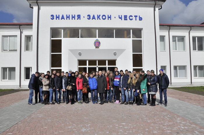 Школярі відвідали університет