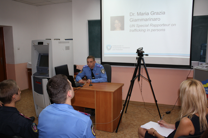 Знайомство з міжнародним досвідом у сфері протидії торгівлі людьми
