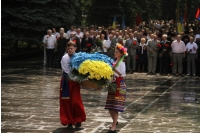 Харків’яни вшанували пам'ять жертв війни в Україні покладанням квітів