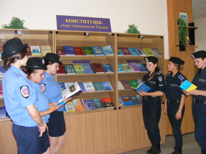 До Дня Конституції України