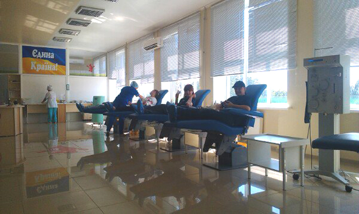 Майбутні поліцейські поділилися своєю кров'ю з пораненими бійцями