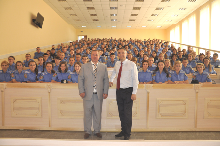 OFFICIAL VISIT OF THE AMBASSADOR OF CANADA TO THE UNIVERSITY 