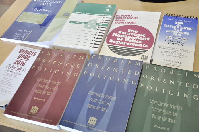 Книги про діяльність поліції США поповнили університетську бібліотеку