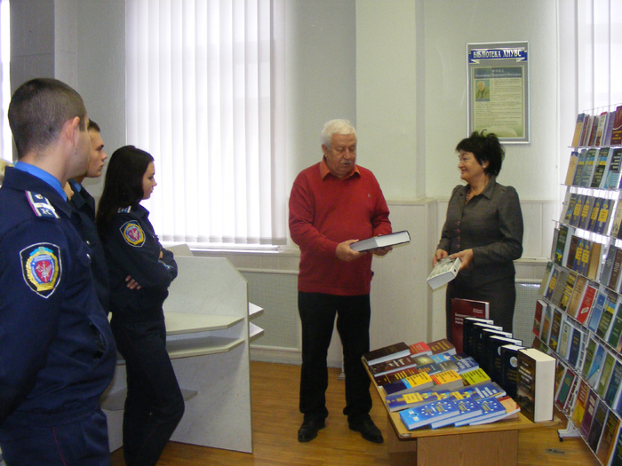 Колекційні видання в дарунок університетській бібліотеці