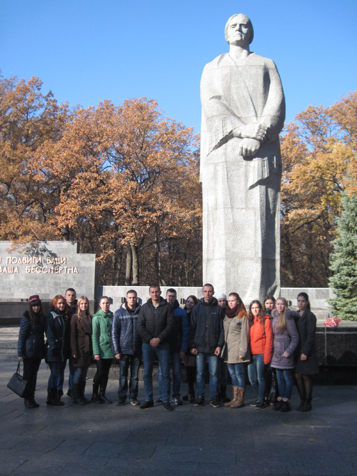Через уроки минулого – до гідності й патріотизму