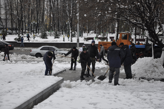 Курсанти університету допомагають долати наслідки стихійного лиха