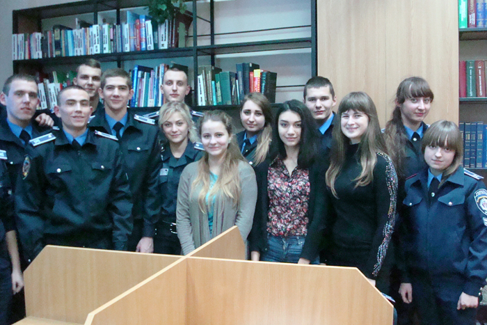 Учні харківських шкіл цікавляться науковою роботою курсантів