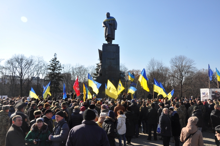Представники університету поклали квіти до підніжжя пам’ятника Тарасу Шевченку