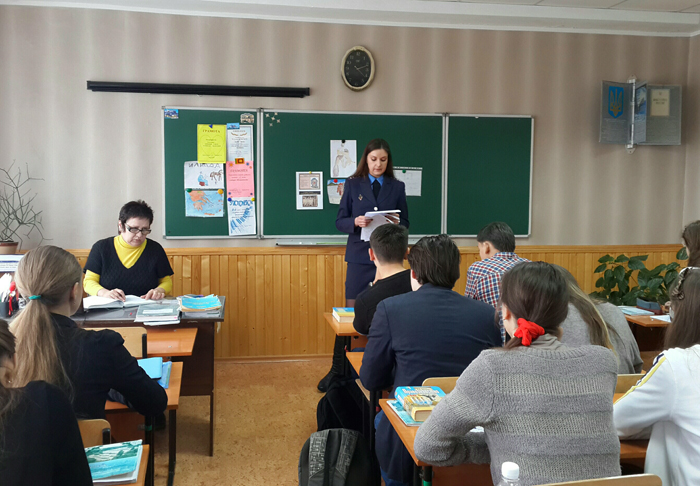 Викладачі університету проводять бінарні заняття для учнів випускних класів