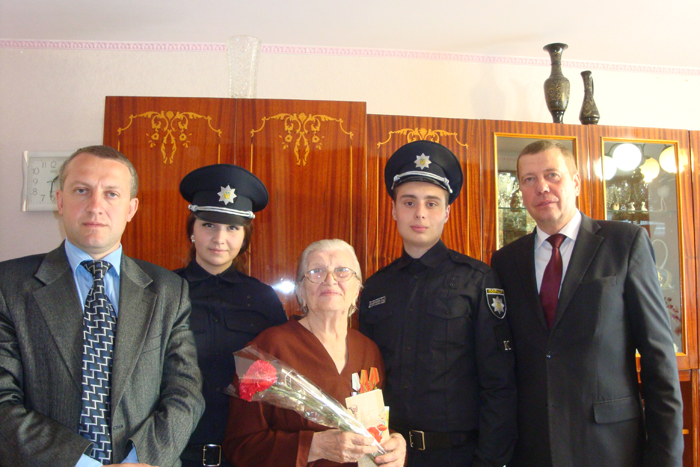 Працівники та курсанти університету привітали ветеранів зі святом Перемоги