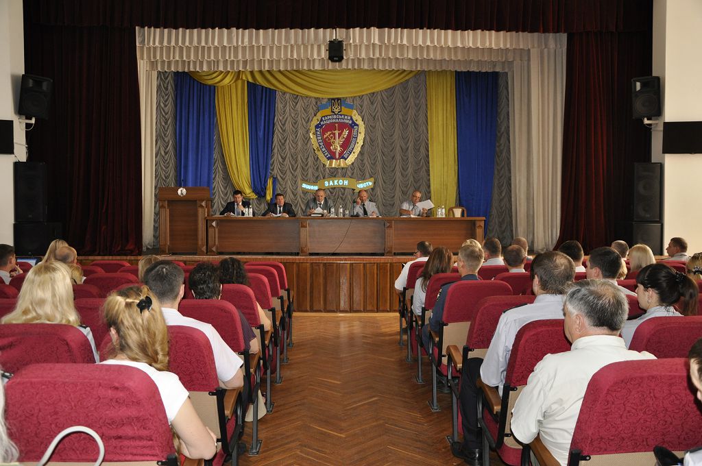 Вручення атестатів та дипломів працівникам університету