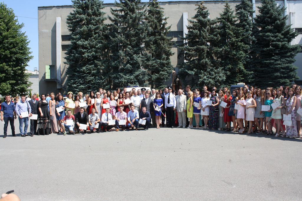 Студенти університету отримали дипломи