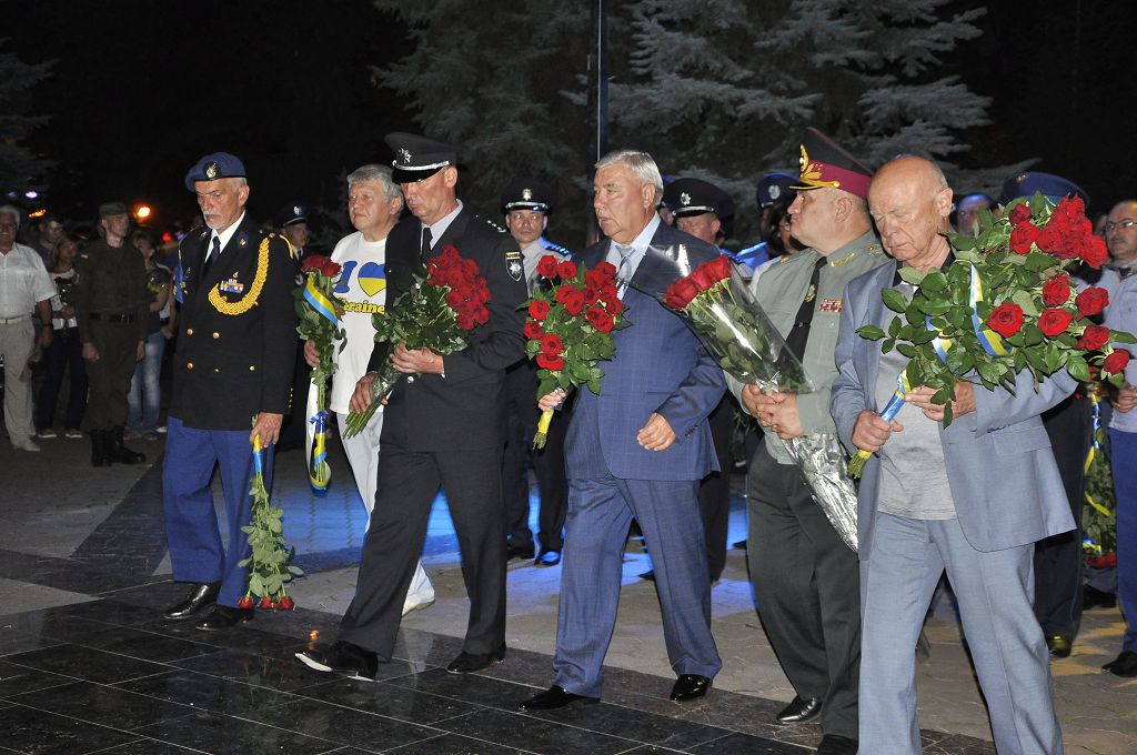 Працівники та курсанти університету взяли участь у факельній ході