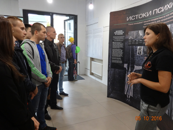 Курсанти університету відвідали виставку «Психіатрія: індустрія смерті»