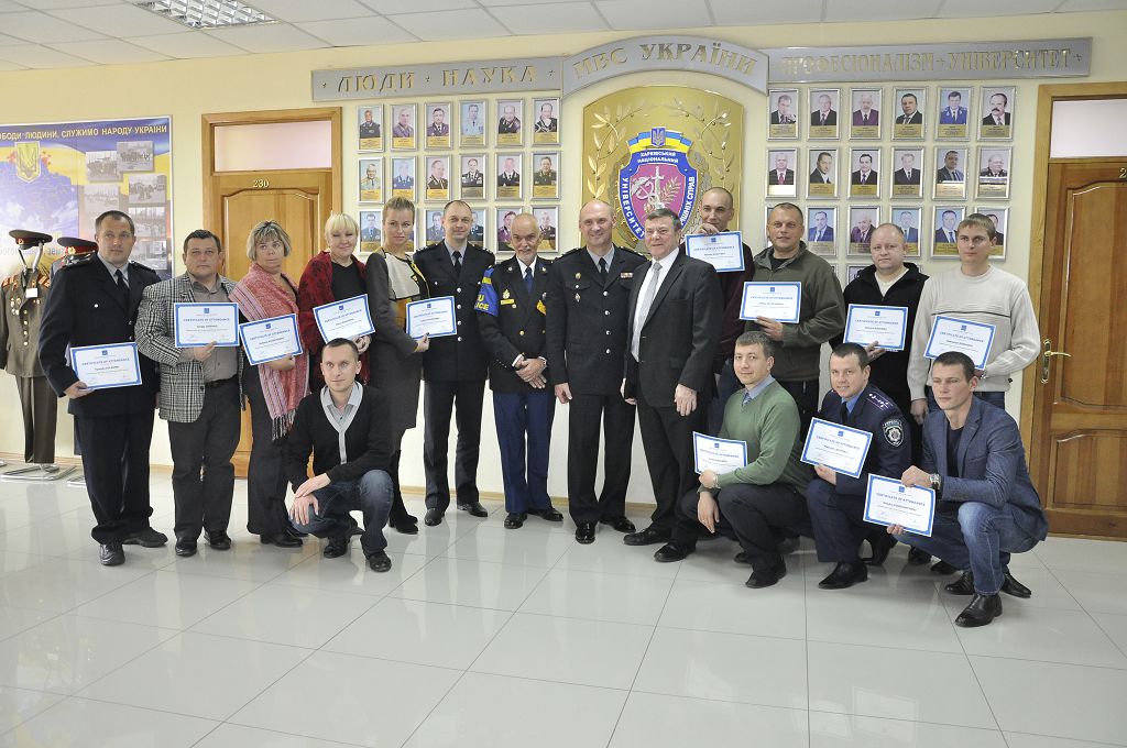 Ректор університету вручив сертифікати про проходження тренінг-курсу «Тренуй тренера»