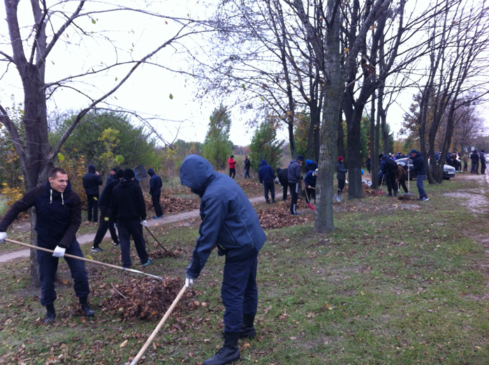 Курсанти університету взяли участь у суботнику