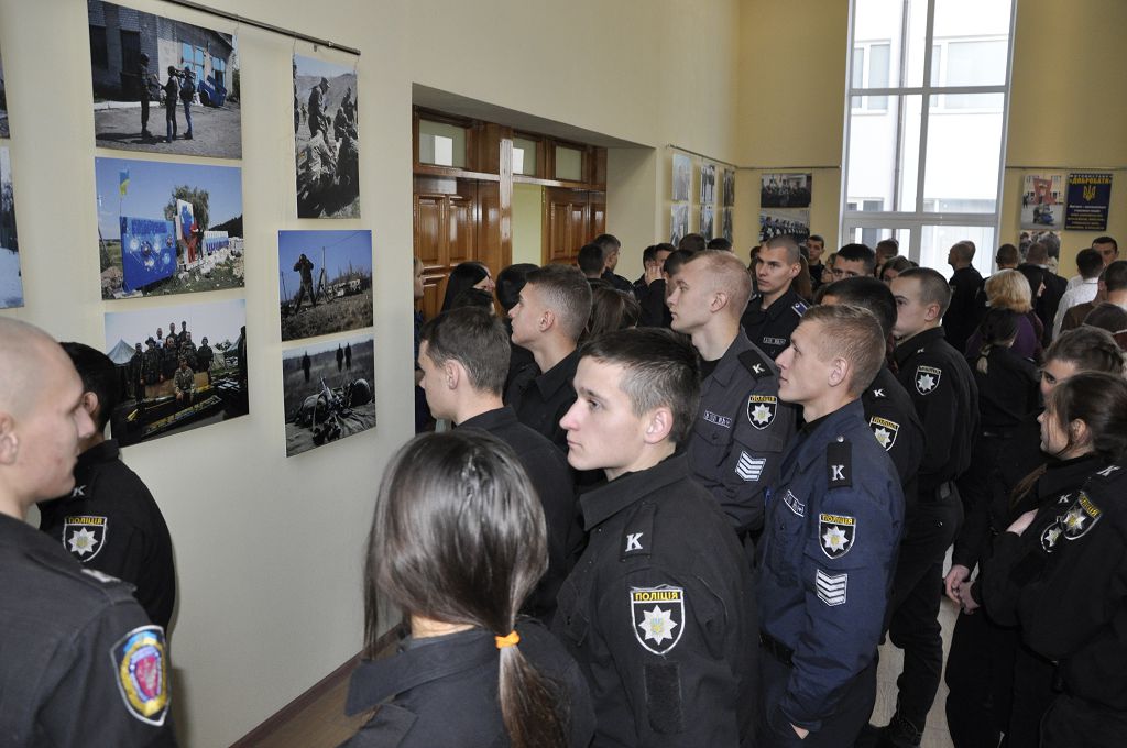 В університеті відкрилася фотовиставка «Добробати»