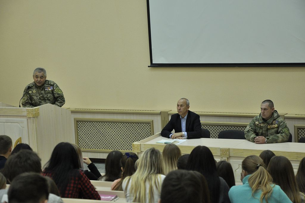 Зустріч студентів із командиром та заступником командира батальйону патрульної поліції спеціального призначення