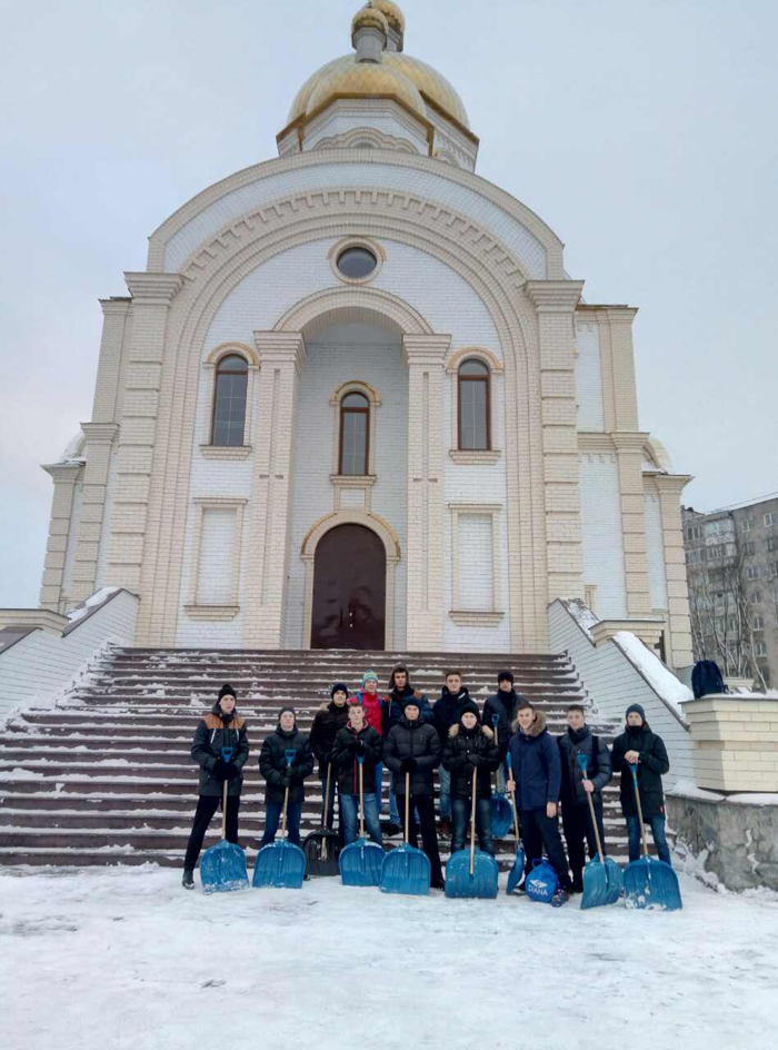 Курсанти університету надають допомогу місту