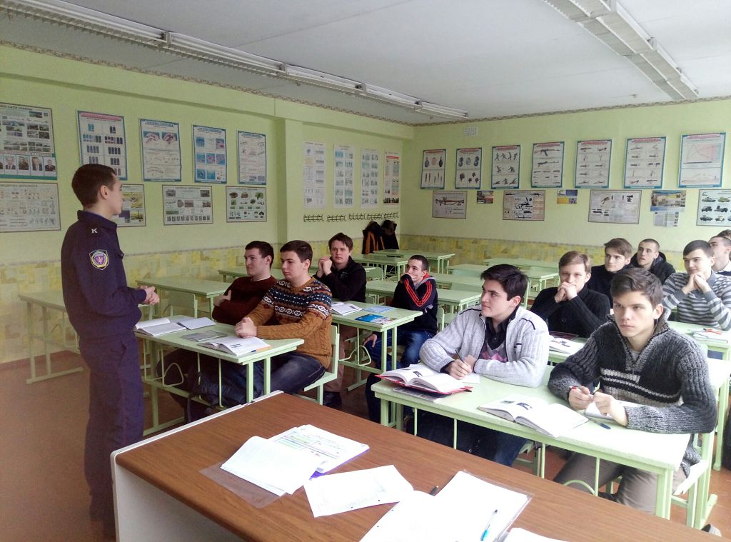 Курсанти університету поспілкувалися зі школярами