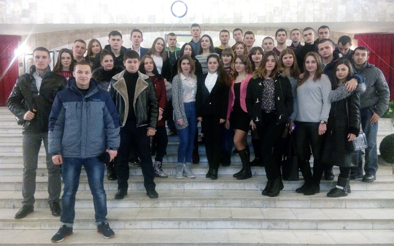 Курсанти і студенти відвідали театр