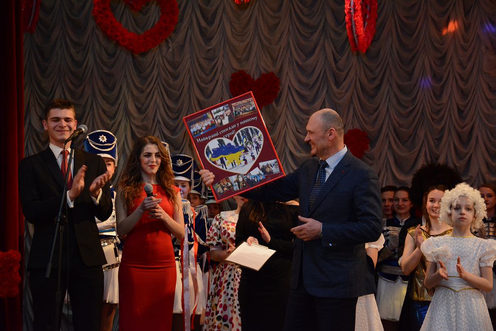 Яскравий романтичний концерт до Дня закоханих