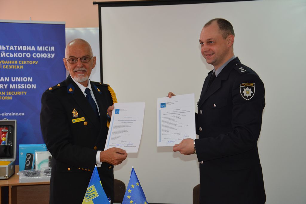 КМЄC  передала інструкторам Харківського національного університету внутрішніх справ сучасне ІТ-обладнання