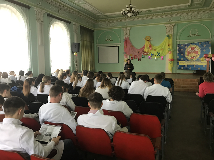 Викладач Сумської філії ХНУВС поспілкувалася з випускниками коледжів