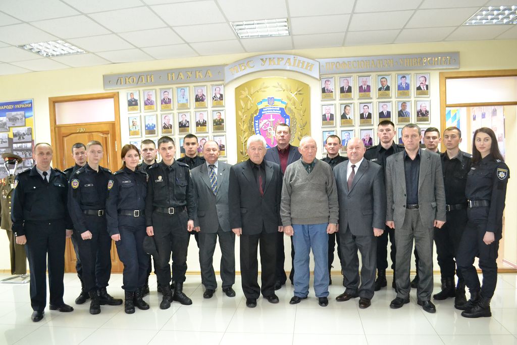 Курсанти університету зустрілися з ветеранами розшуку