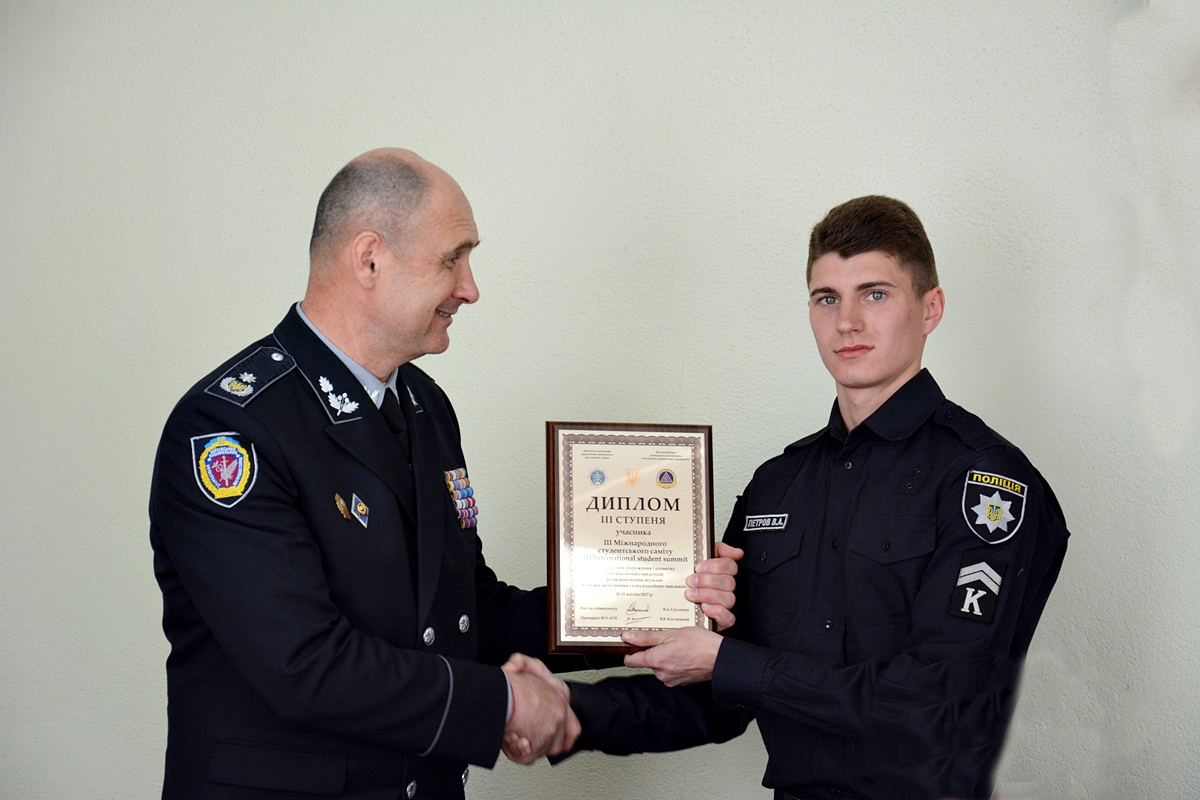 Під час засідання Вченої ради університету ректор вручив нагороди