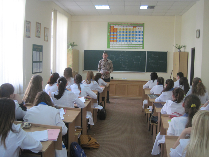 Представник університету відвідав Коледж Національного фармацевтичного університету