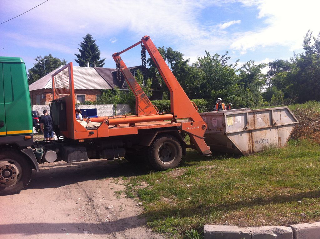 Курсанти університету допомагають комунальним службам міста