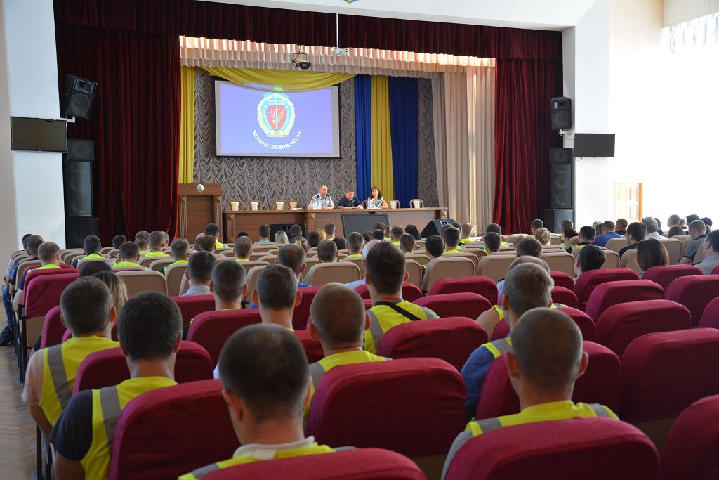 Для представників університету проведено заняття щодо дотримання Правил дорожнього руху України