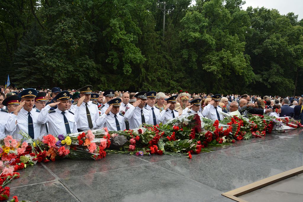 Відбулося покладання квітів до Меморіалу Слави з нагоди  74-ї річниці визволення Харкова від нацистських загарбників