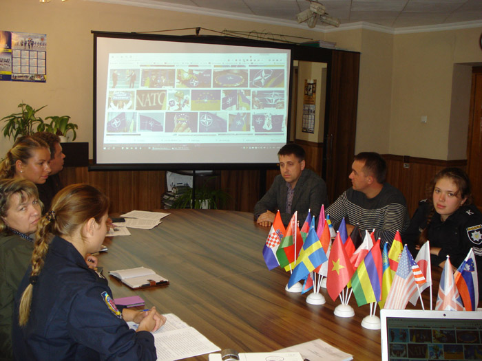 На відкритому засіданні наукового гуртка курсанти обговорили актуальні питання конституційного та міжнародного права