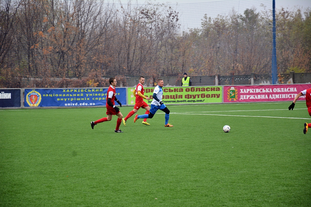Команда з футболу «Універ-Динамо» Харківського національного університету внутрішніх справ перемогла з рахунком 5:2