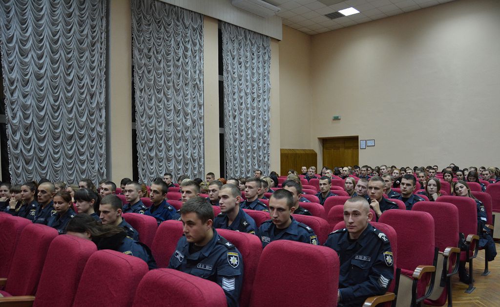 Для працівників університету відбулося інструктивне заняття щодо дотримання Правил дорожнього руху