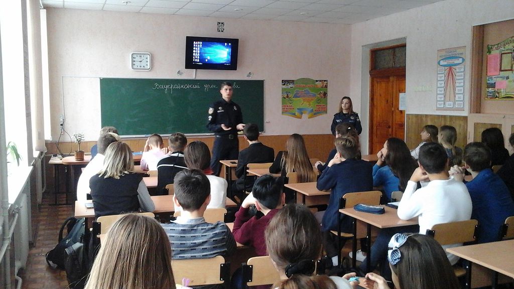 Представники кафедри соціальних та економічних дисциплін факультету № 2 зустрілись з учнями навчальних закладів м. Харкова