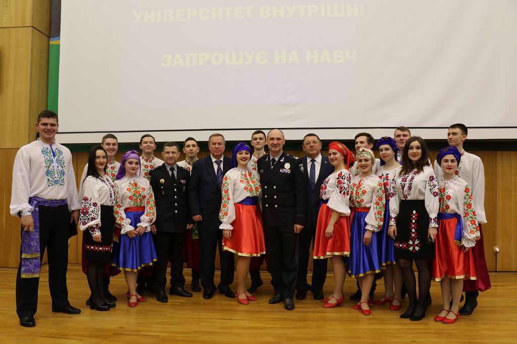 Про особливості професії поліцейського лозівчанам розповіли представники університету 