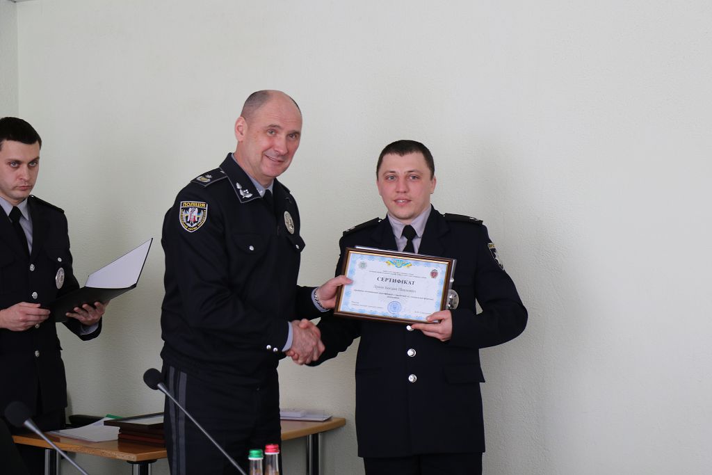 Ректор університету вручив сертифікати працівникам поліції