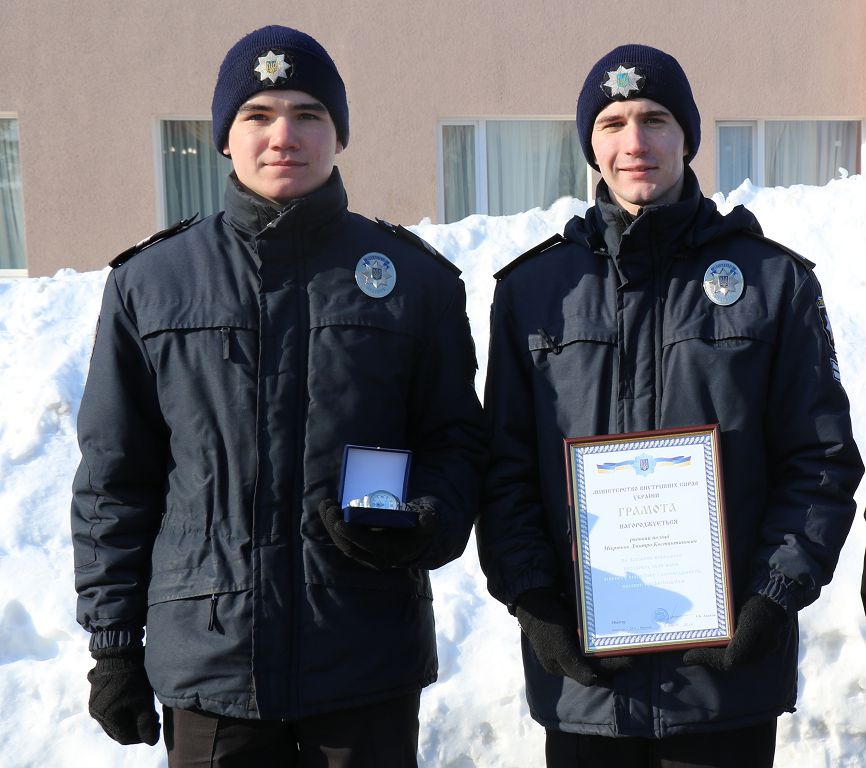 Міністр внутрішніх справ України Арсен Аваков відзначив курсантів університету Дмитра Мікрюкова та Антона Чернікова