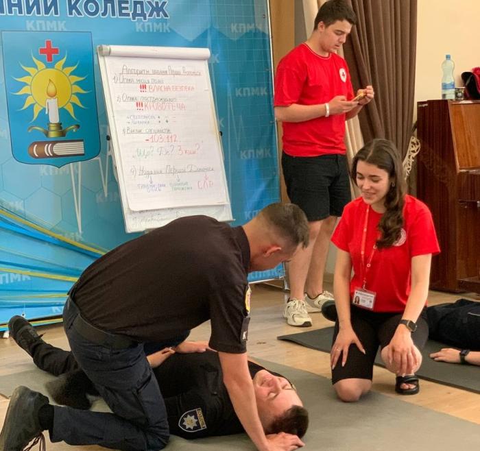 Волонтери Товариства Червоного Хреста провели навчально-тренувальні заняття