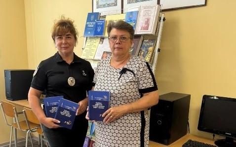 Дарунок бібліотеці від науковців університету