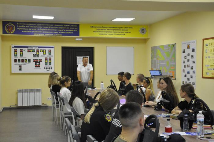 В Автошколі для осіб з інвалідністю ХНУВС розпочалися заняття нової групи слухачів