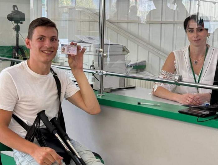 Випускник Автошколи для осіб з інвалідністю ХНУВС Віталій Хащовий отримав посвідчення водія
