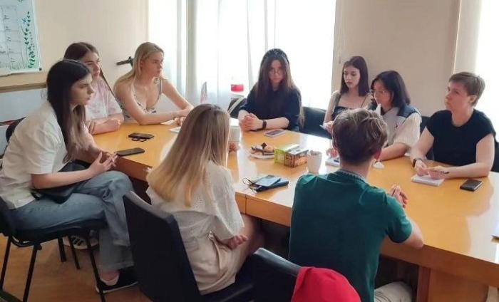 Заняття з вивчення іноземної мови для громади