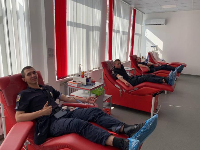 Підтримуй та будь донором!